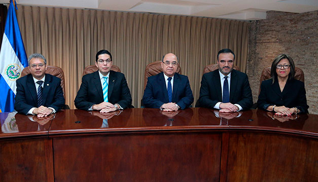 sala-de-lo-constitucional-elegida-por-la-asamblea-legislativa-bloquea-trabajo-del-ejecutivo-en-medio-de-la-pandemia